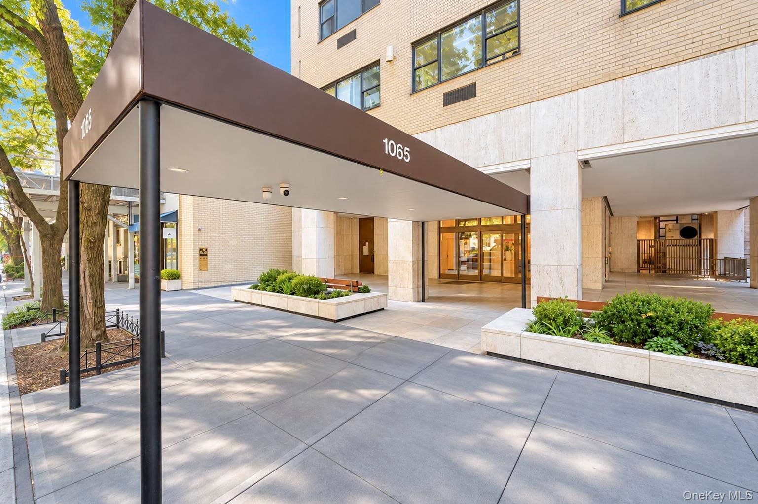 1065 Park Avenue, Unit 19C photo 2