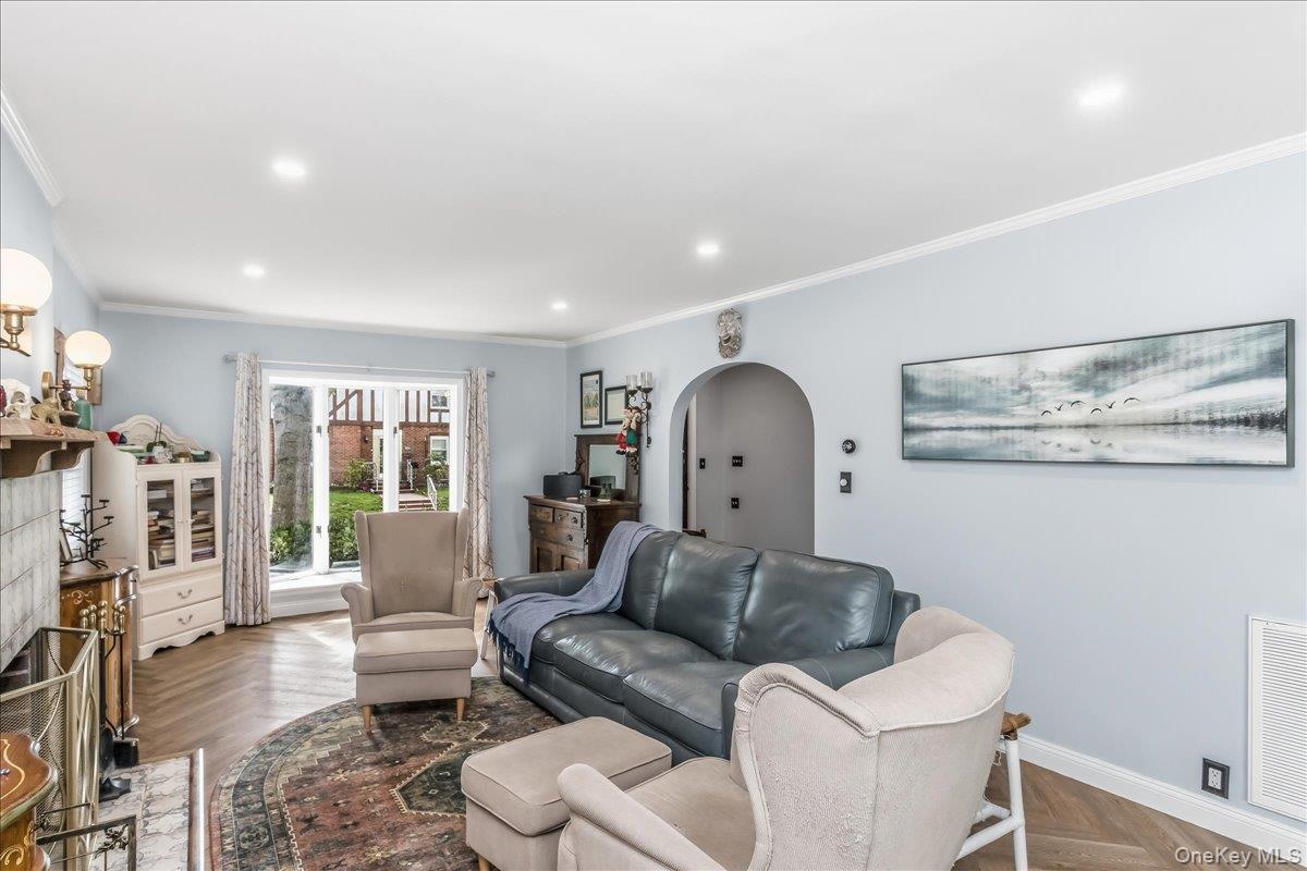 8 Woodland Road – For Sale photo 6