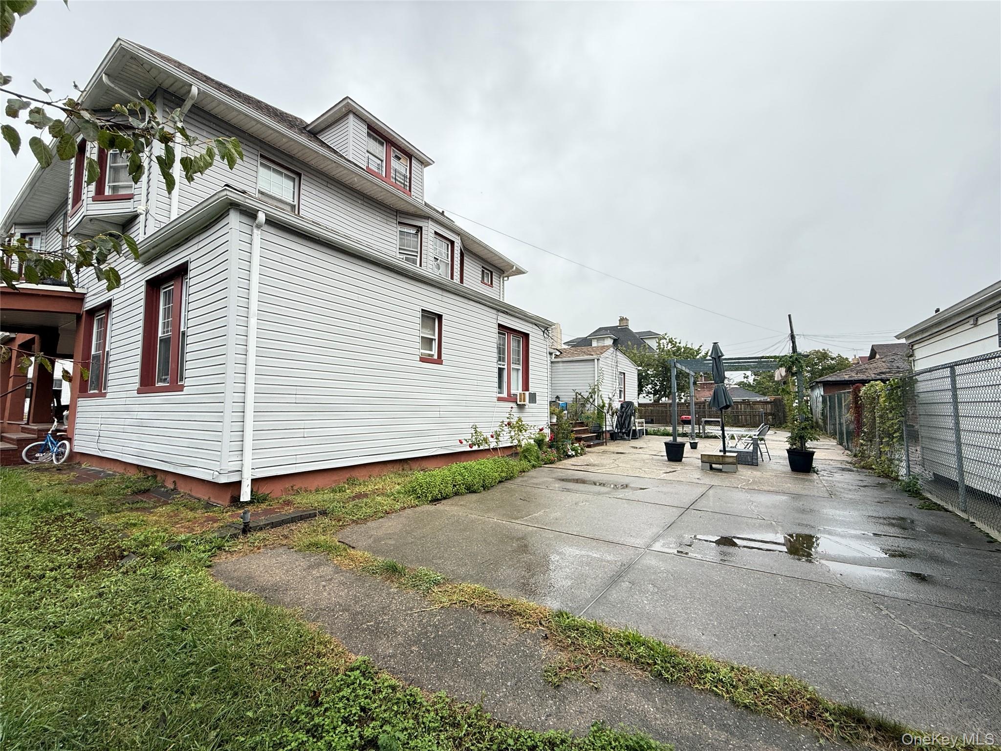 3815 Sea Gate Avenue – For Sale photo 4