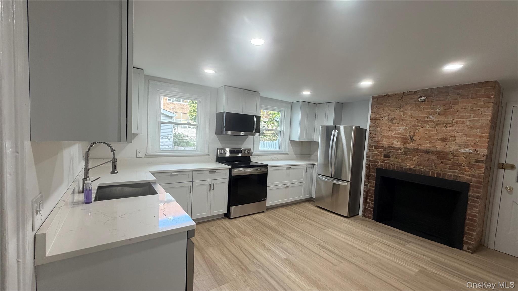 29 Delano Street, Unit 1 photo 9