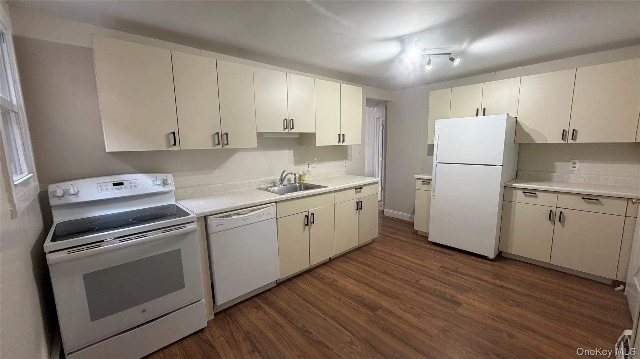 29 Delano Street, Unit 2 photo 14