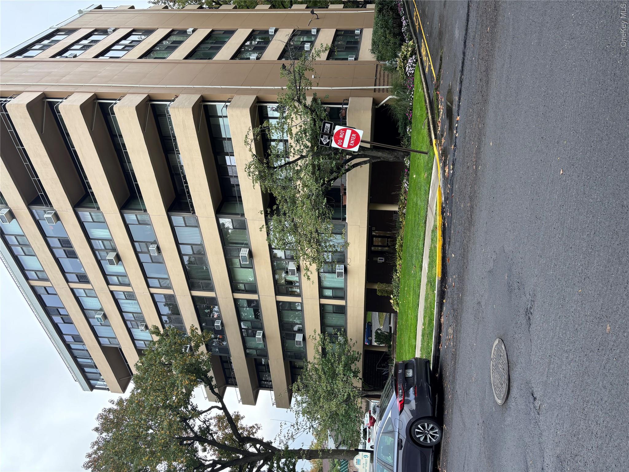 1024 166 st 166 ST, Unit 6b