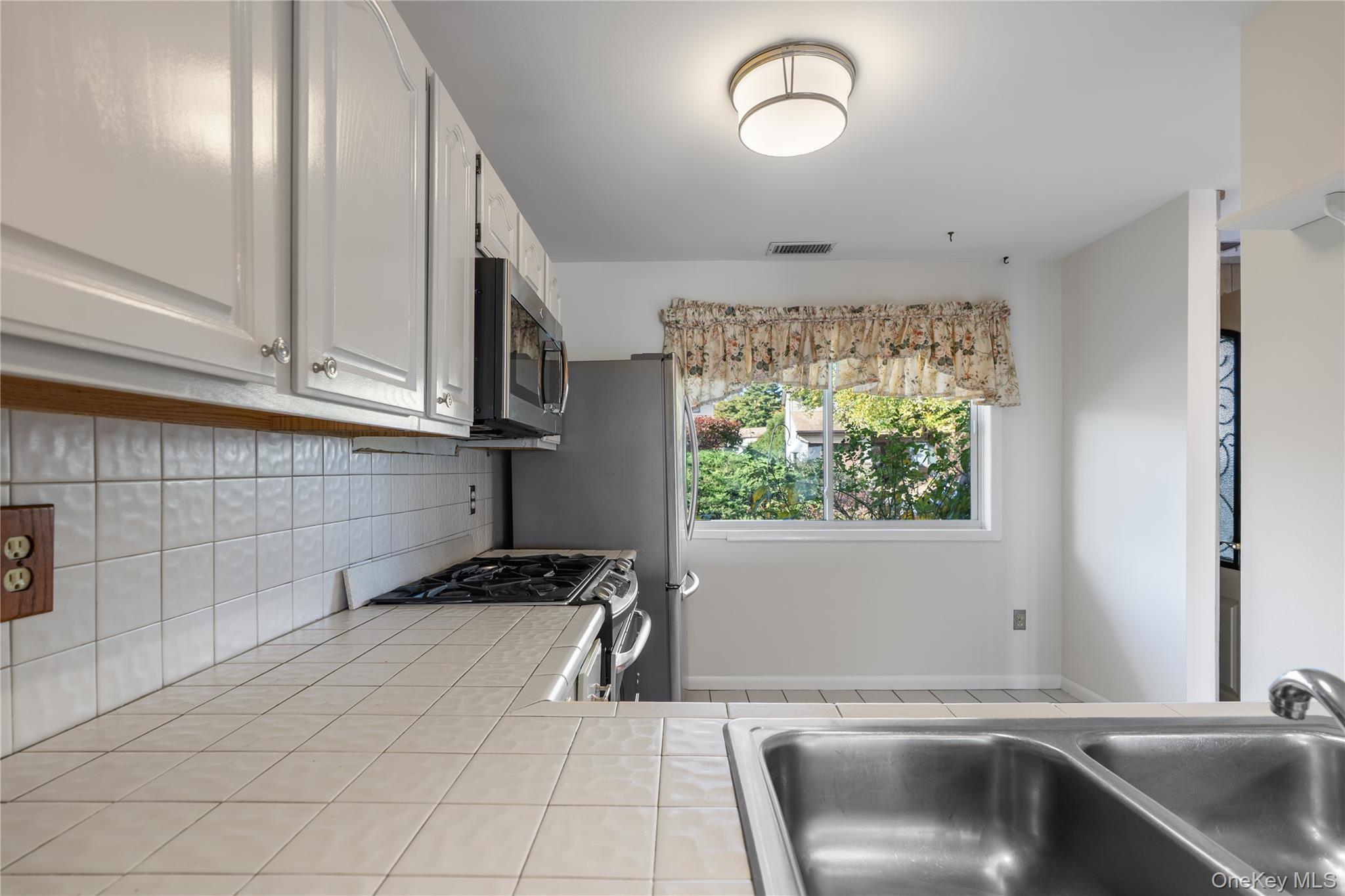 713 Hewitt Lane – For Sale photo 14
