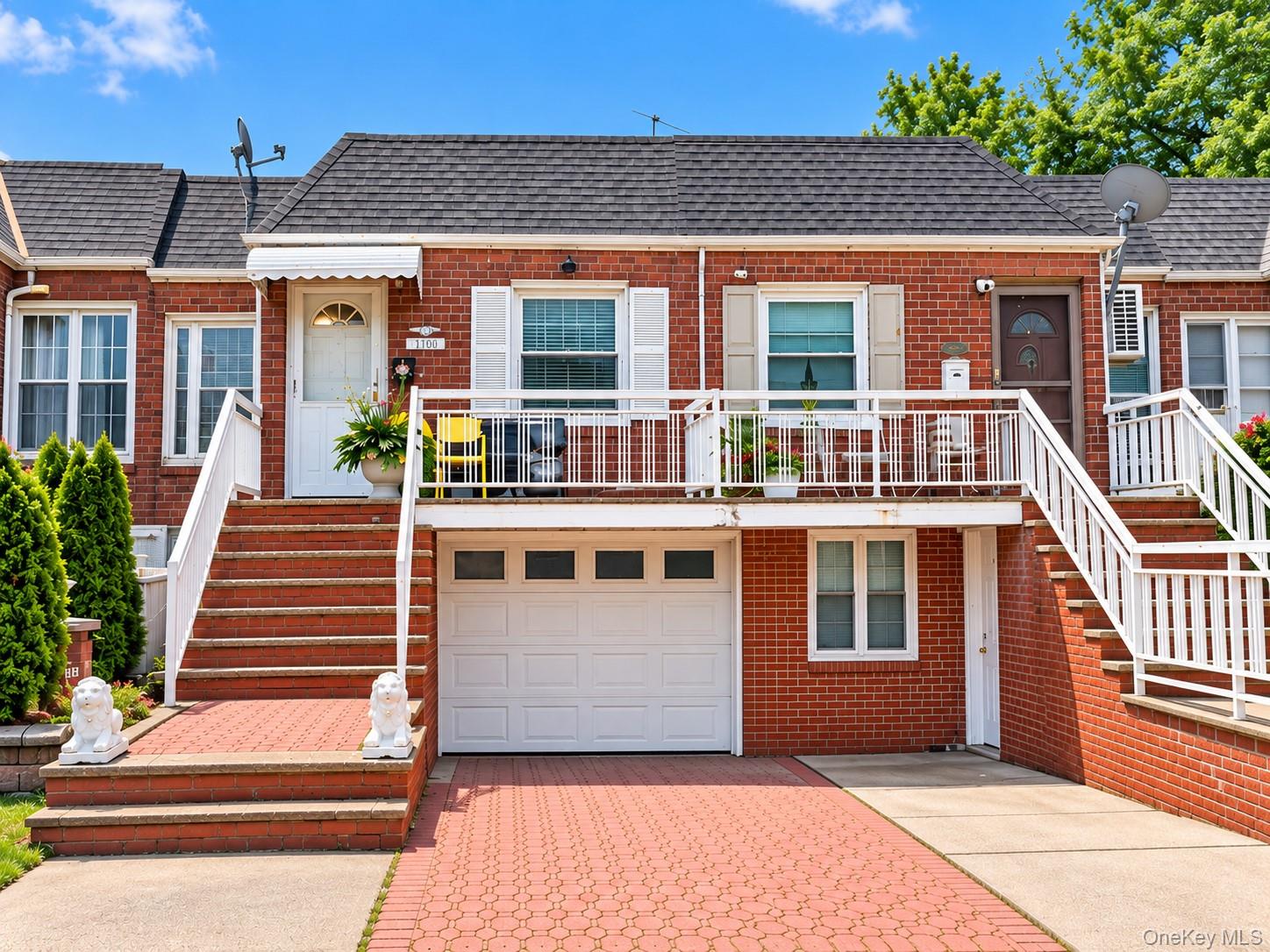 11508 Poppenhusen Avenue – For Sale