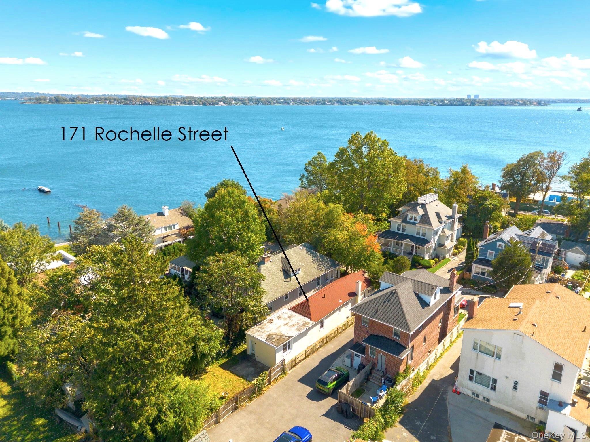 171 Rochelle Street – For Sale