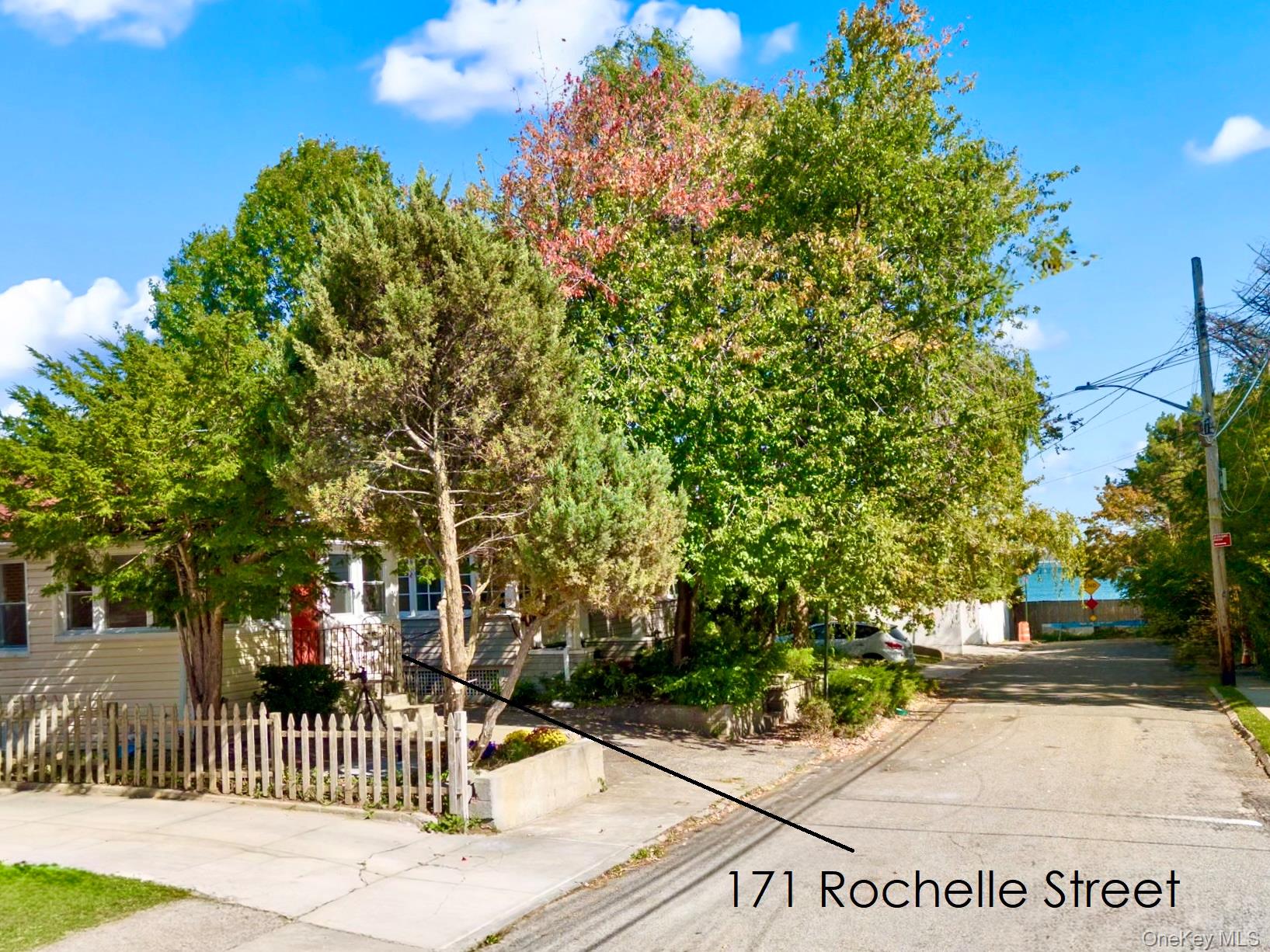171 Rochelle Street – For Sale photo 2