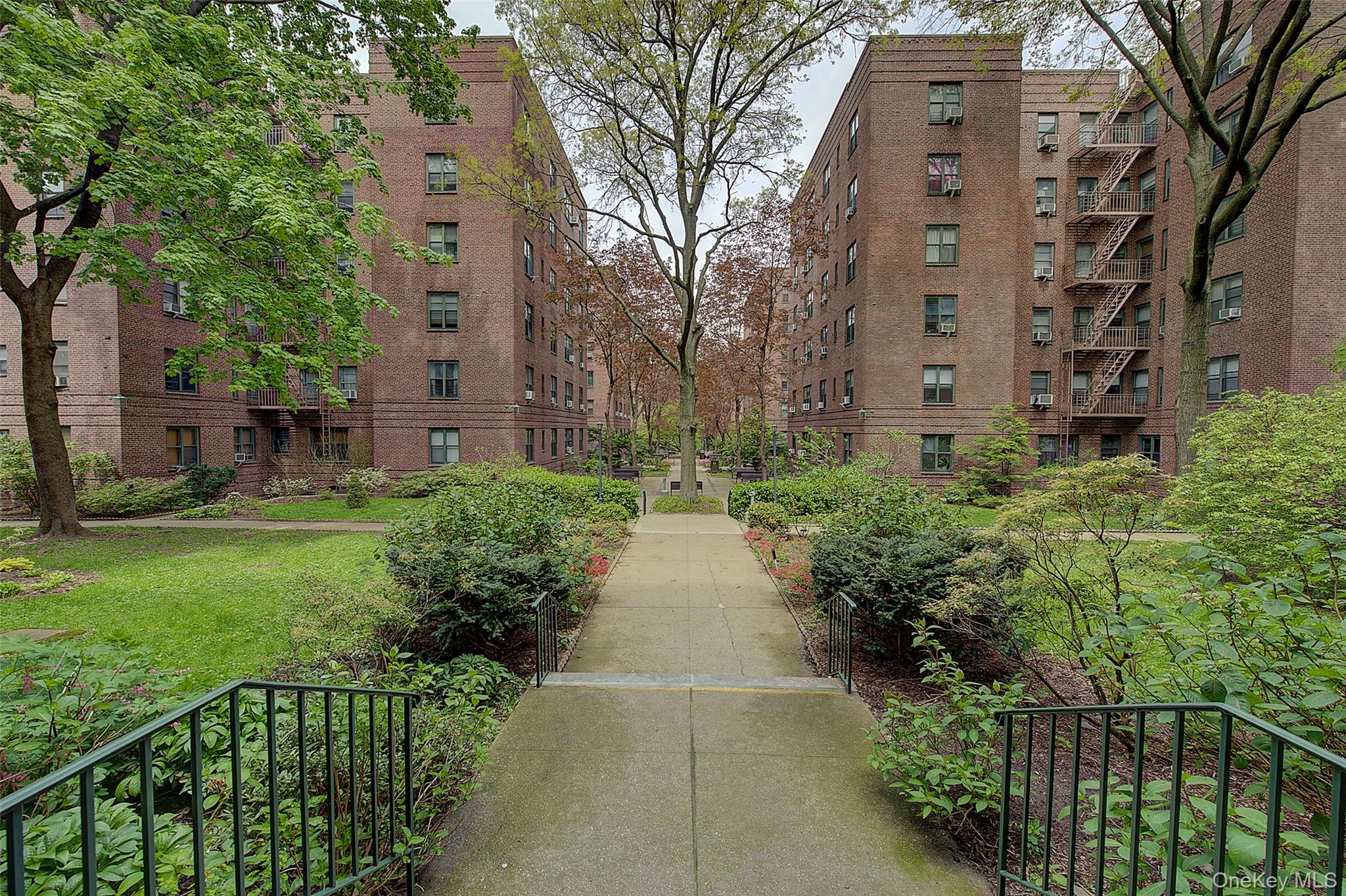 78-11 35 Avenue, Unit 5H photo 9
