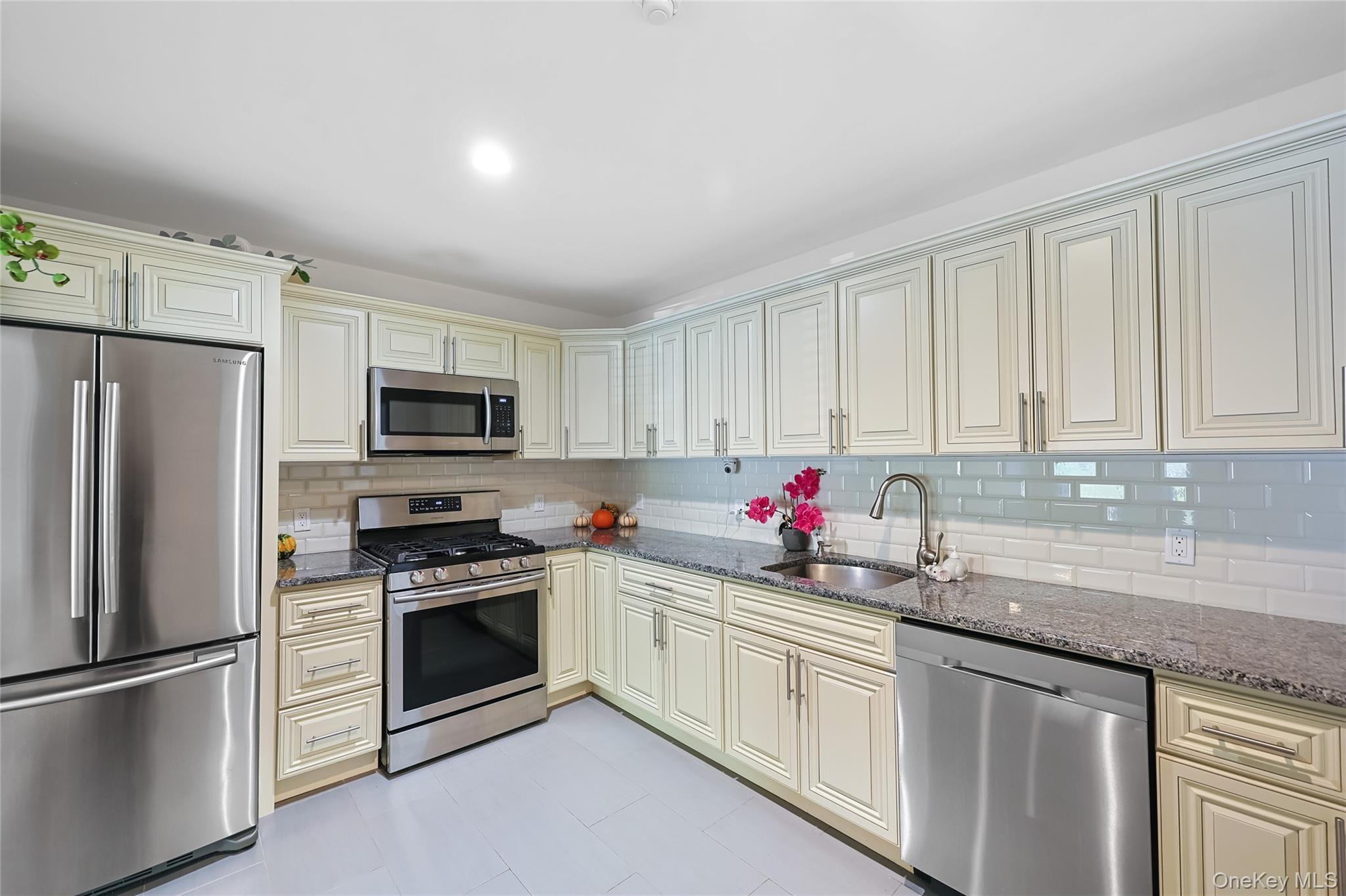 80 Leeward Court, Unit 80 photo 3