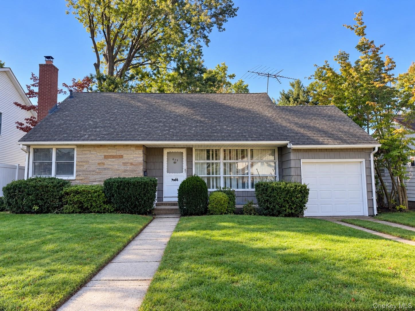 625 Knollwood Drive – For Sale