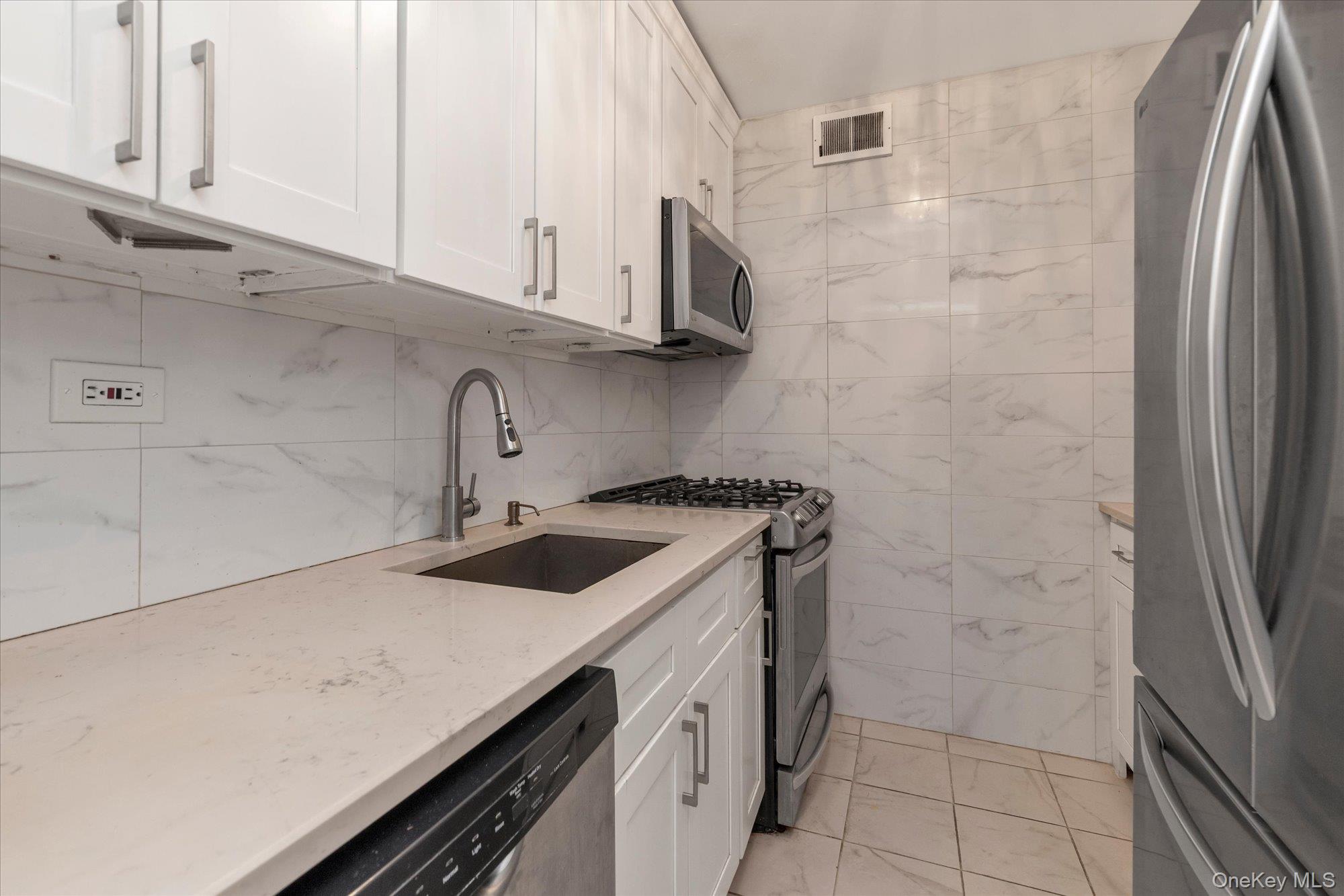 125-10 Queens Boulevard, Unit 717 photo 8