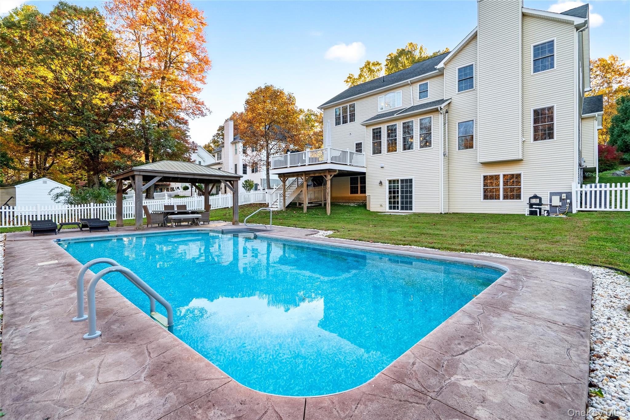 18 Chestnut Lane – For Sale photo 35