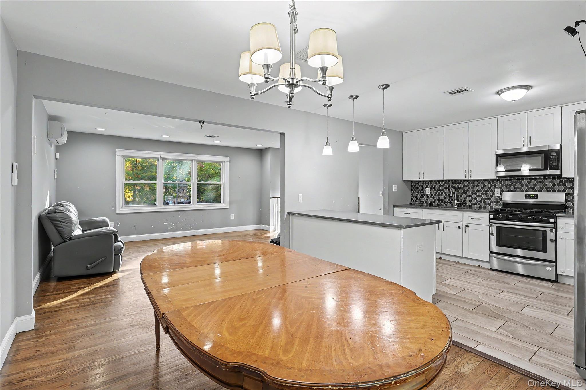 4 Earl Court – For Sale photo 3