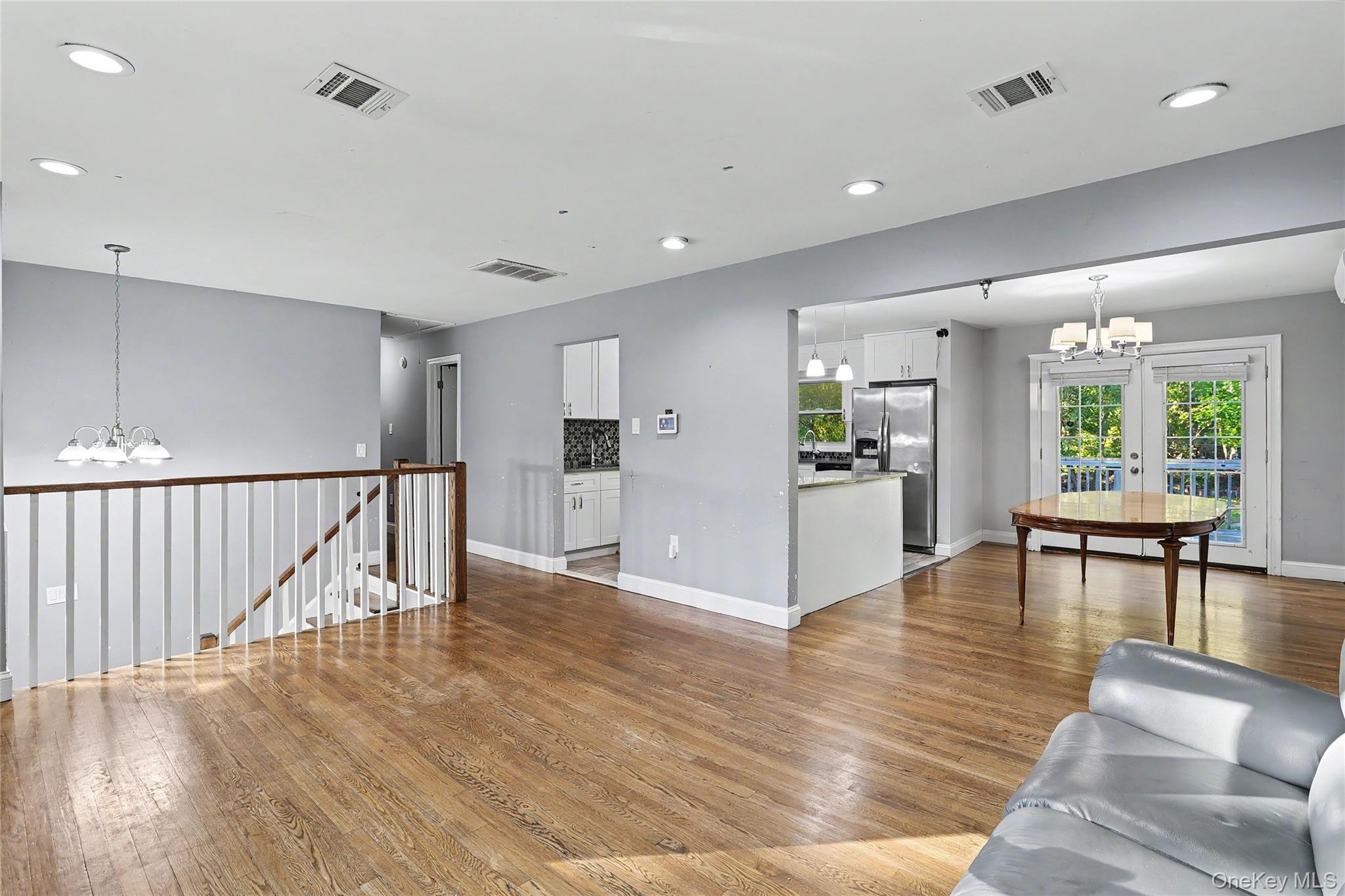 4 Earl Court – For Sale photo 2