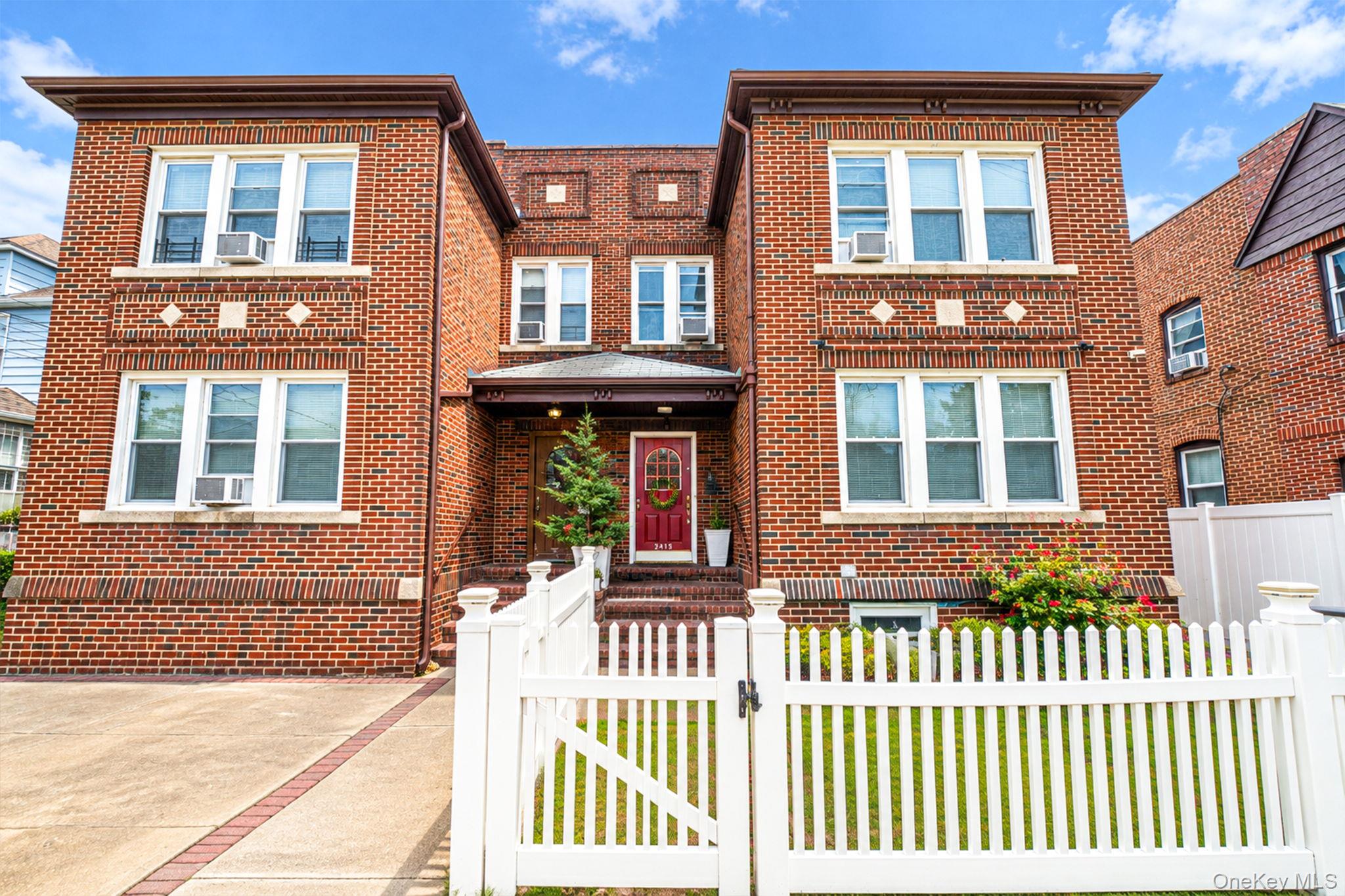 218-15 100 ave – For Sale photo 2