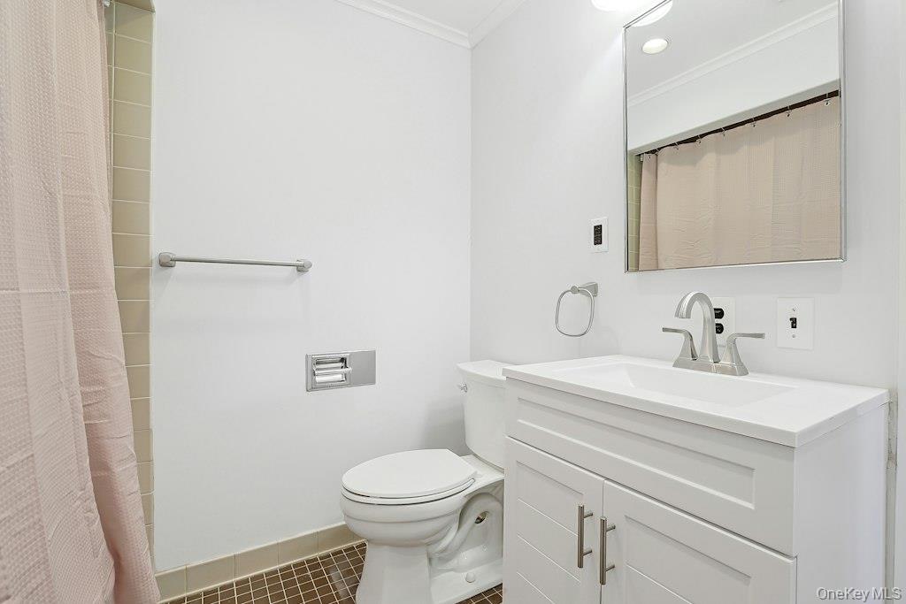 16 Locust Road – For Rent photo 36