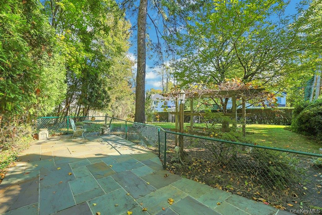 16 Locust Road – For Rent photo 40