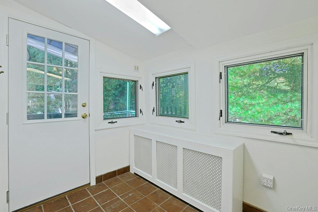 16 Locust Road – For Rent photo 21
