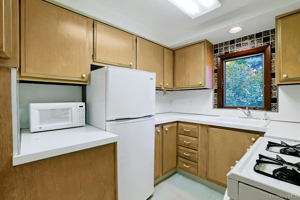 16 Locust Road – For Rent photo 33