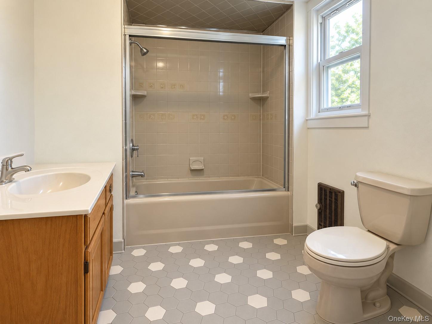 17 Kenmore Road – For Sale photo 14