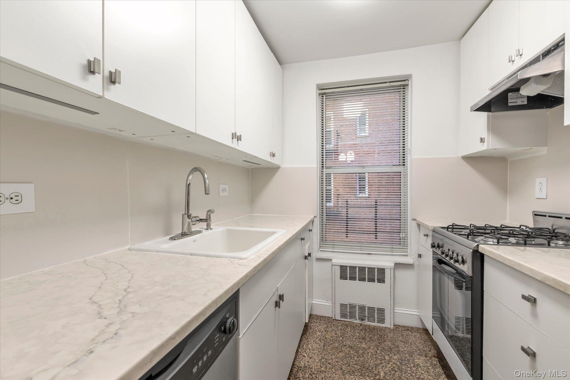 67-12 Yellowstone Boulevard, Unit B15 photo 5