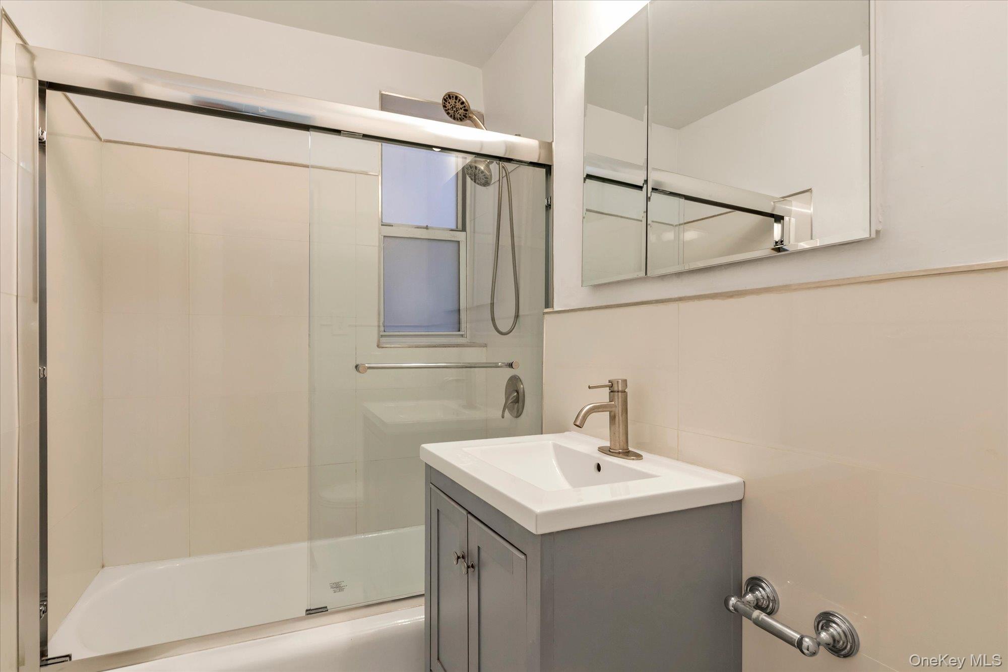 67-12 Yellowstone Boulevard, Unit B15 photo 13