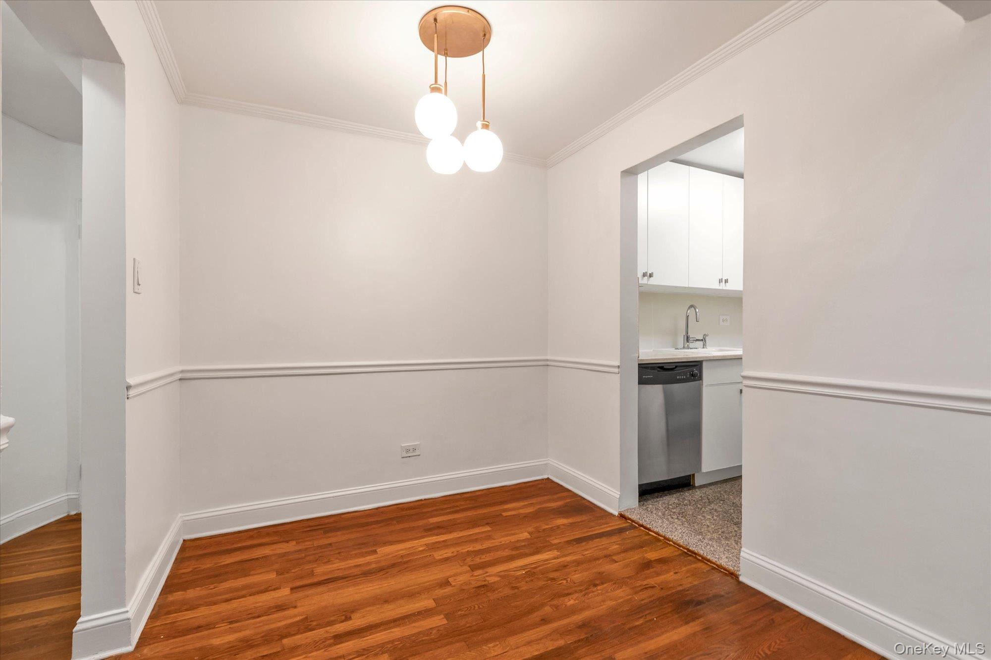 67-12 Yellowstone Boulevard, Unit B15 photo 7