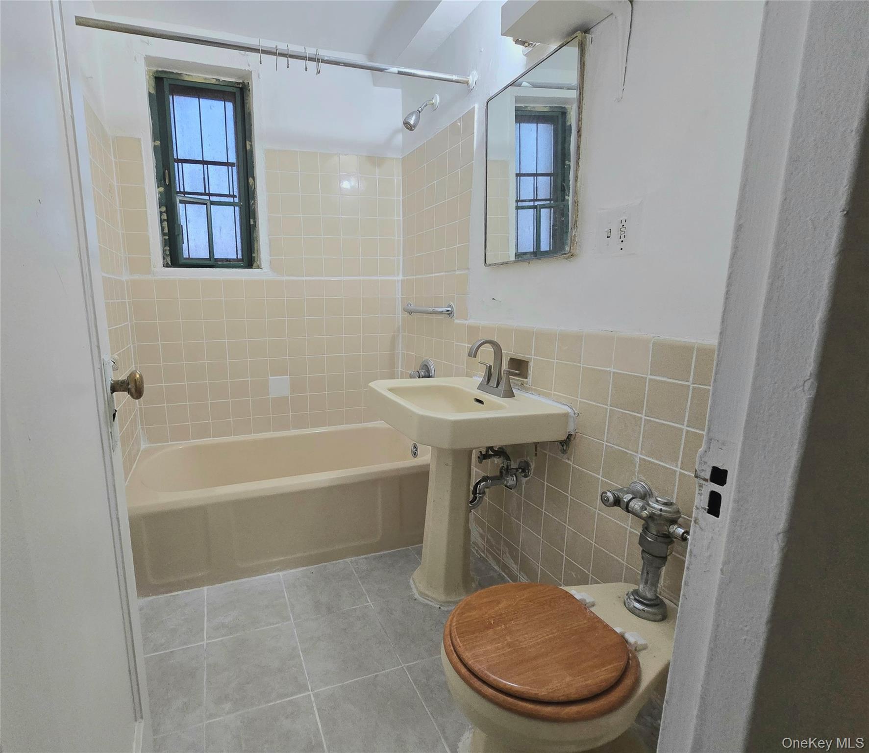 2059 Mcgraw Avenue, Unit 5C photo 7