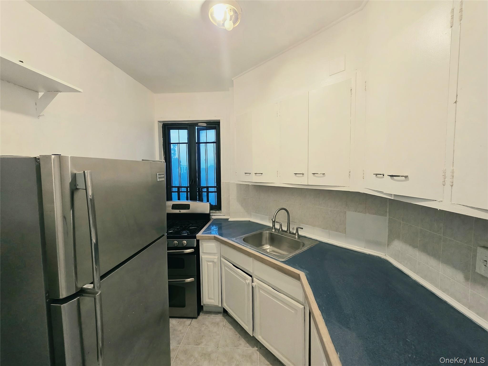 2059 Mcgraw Avenue, Unit 5C photo 3
