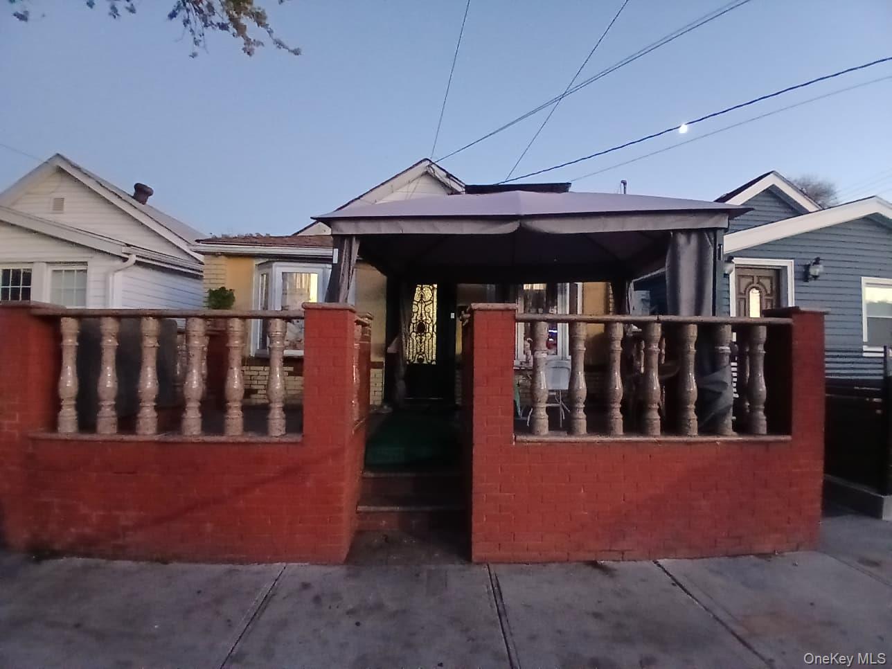 9802 Avenue L – For Sale