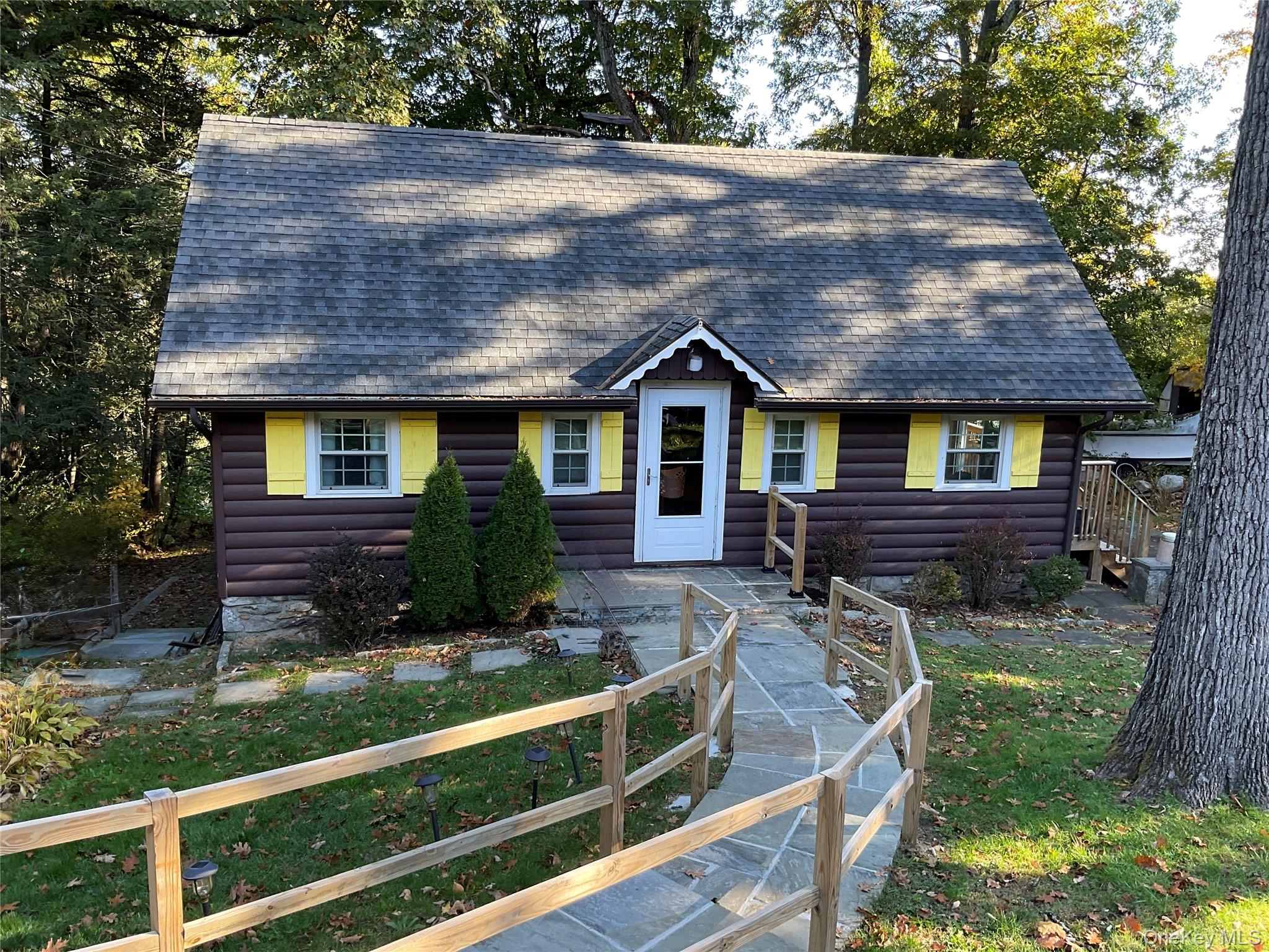 32 Crest Drive – For Sale