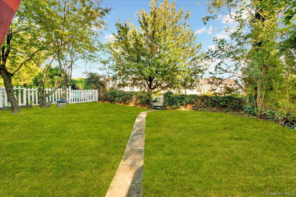 8 Soundview Terrace, Unit 8 photo 3