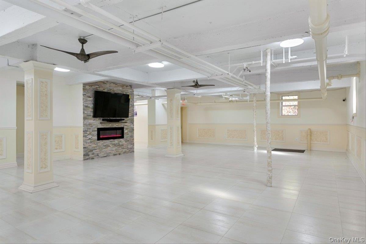 33-25 90 Street, Unit 1G photo 24