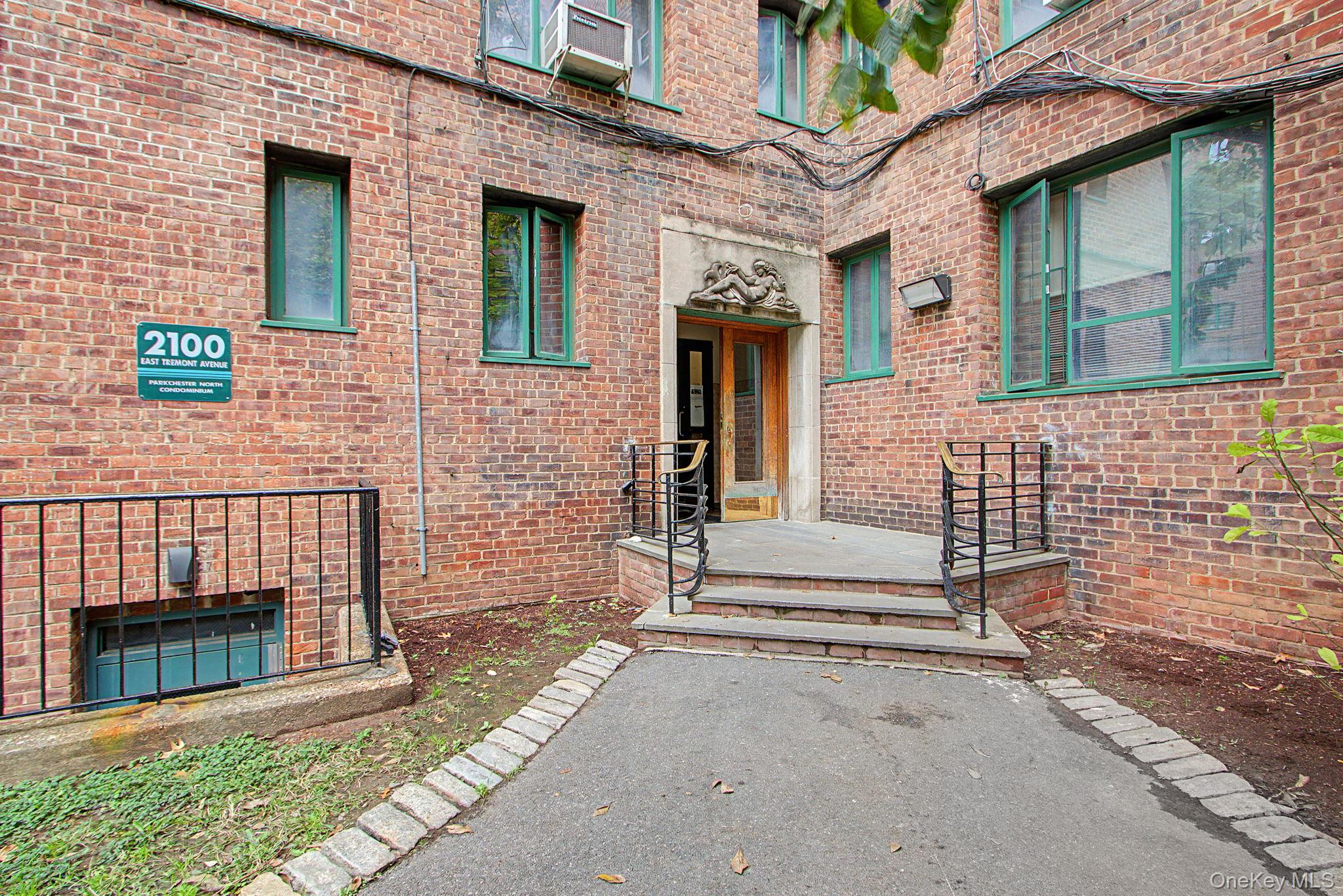 2100 Tremont Avenue, Unit MC photo 2
