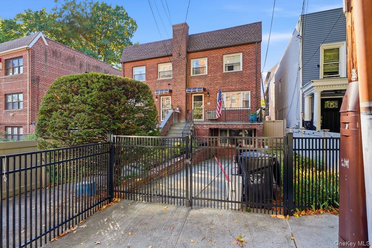 6121 Huxley Avenue – For Sale photo 2