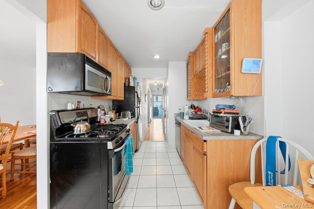 6121 Huxley Avenue – For Sale photo 6