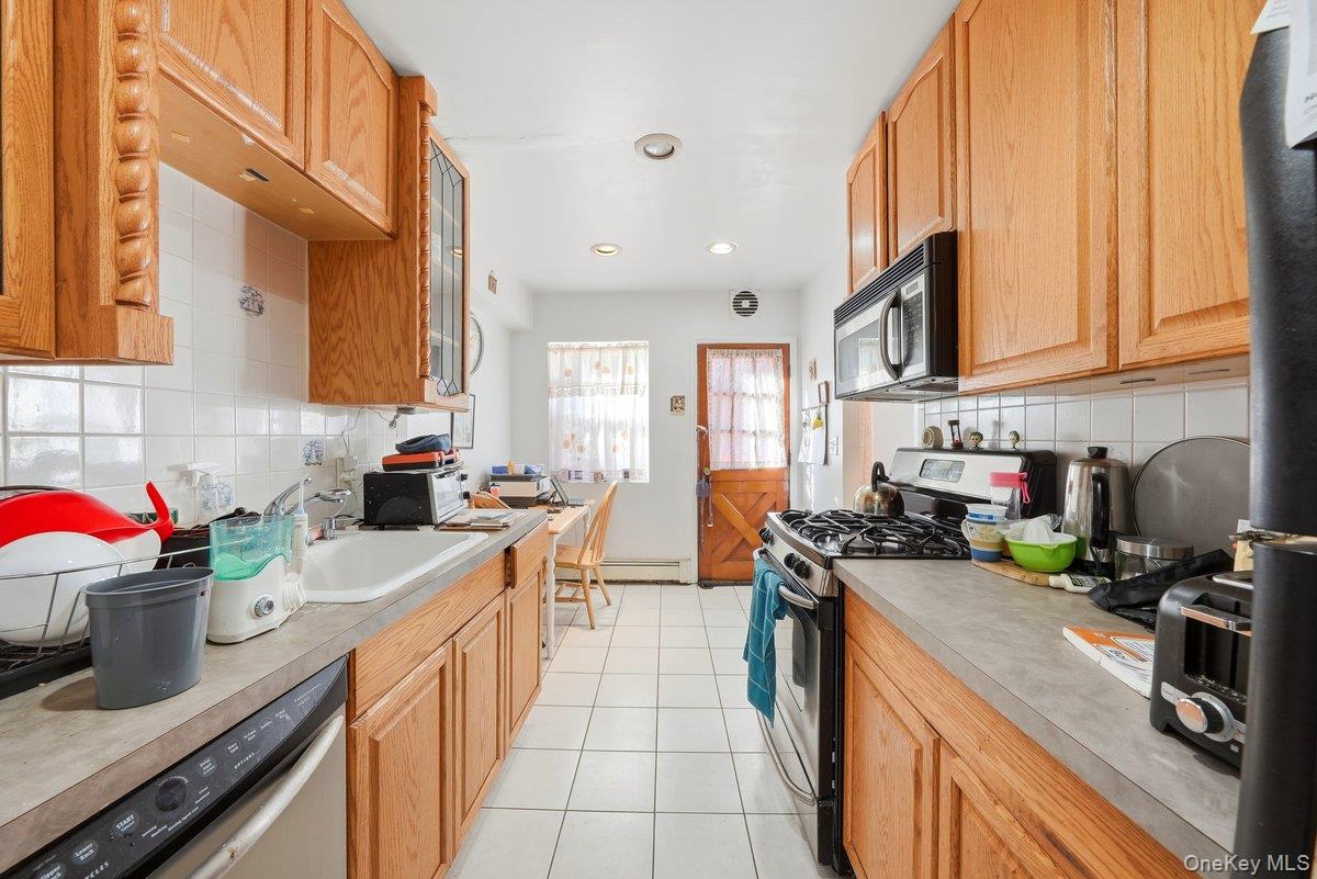 6121 Huxley Avenue – For Sale photo 5