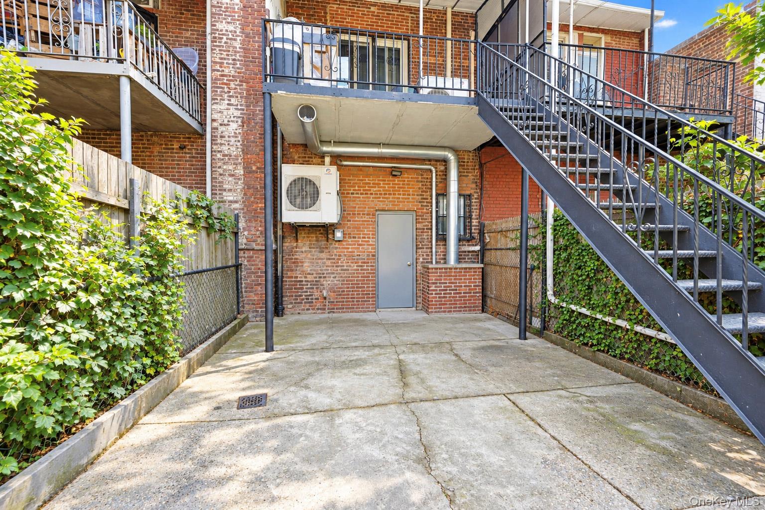1855 Gleason Avenue – For Sale photo 16