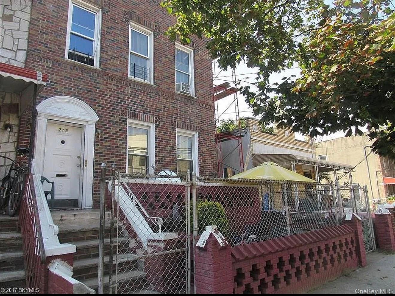 202 Malta Street – For Sale photo 2