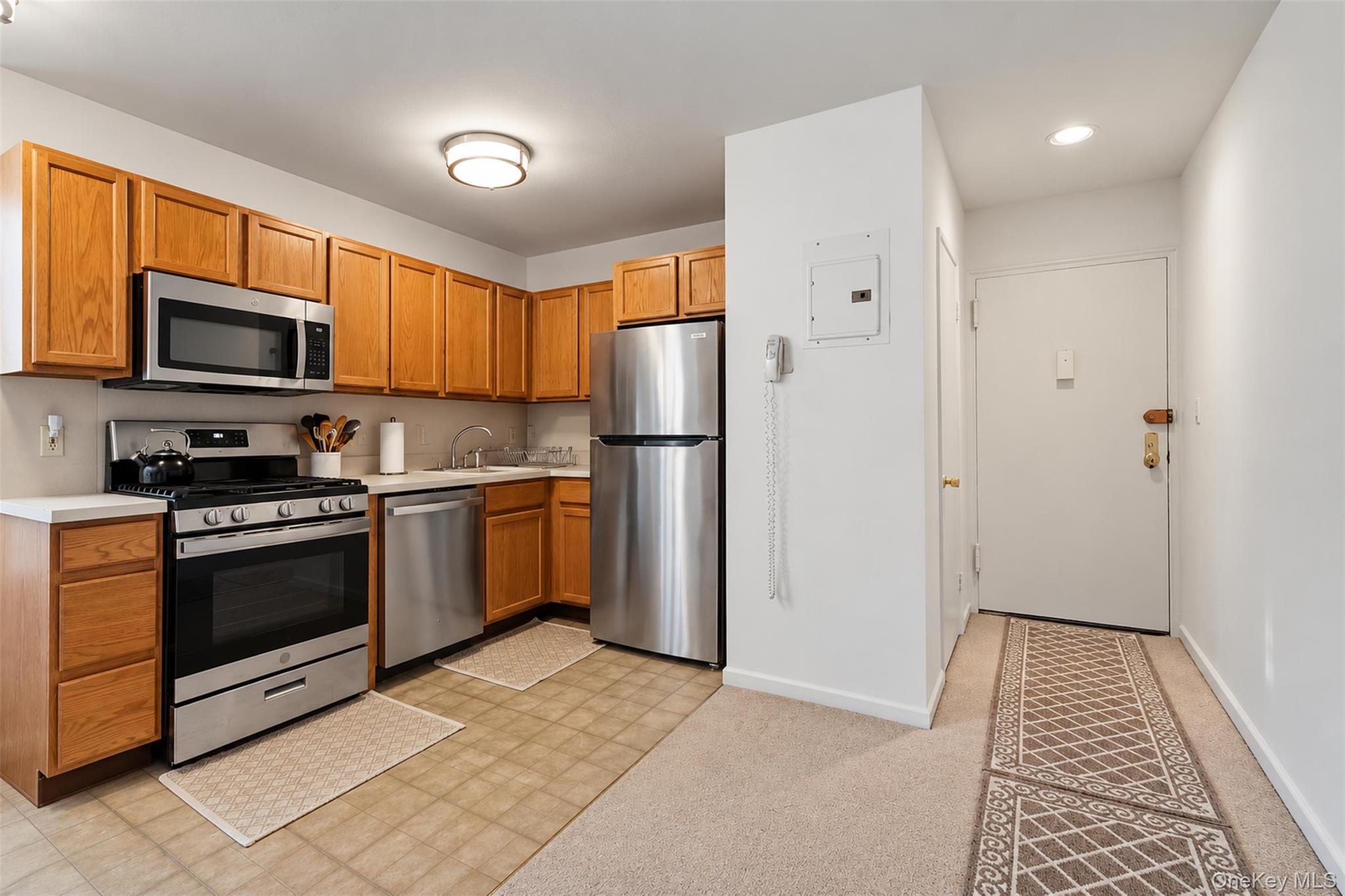 9 Bryant Crescent, Unit 2N photo 6