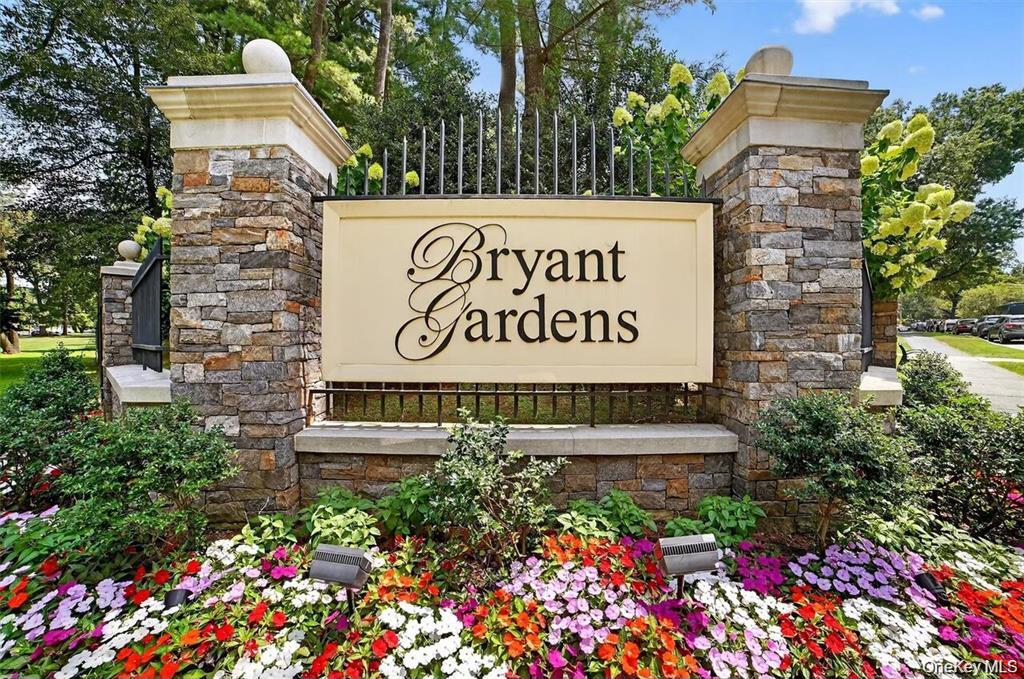 9 Bryant Crescent, Unit 2N