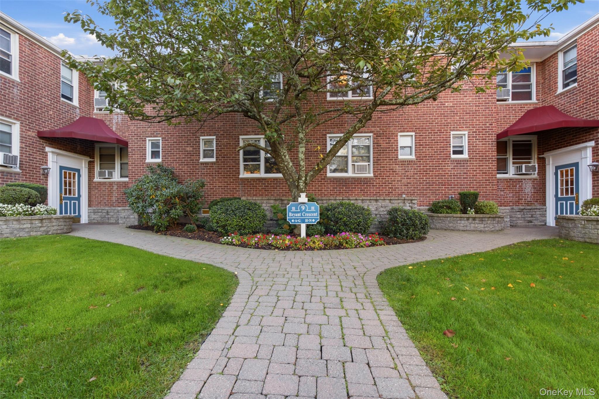 9 Bryant Crescent, Unit 2N photo 2