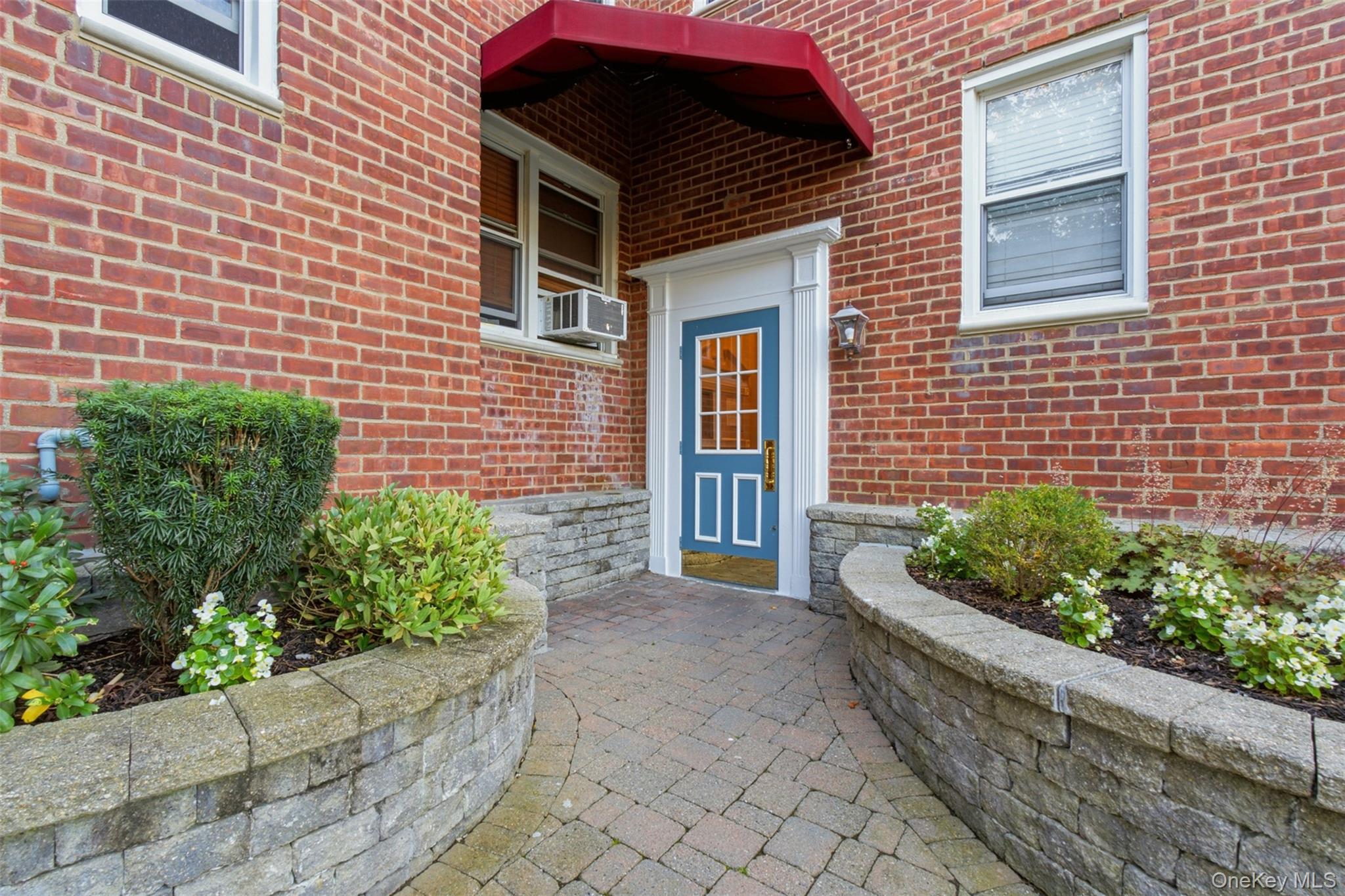 9 Bryant Crescent, Unit 2N photo 3