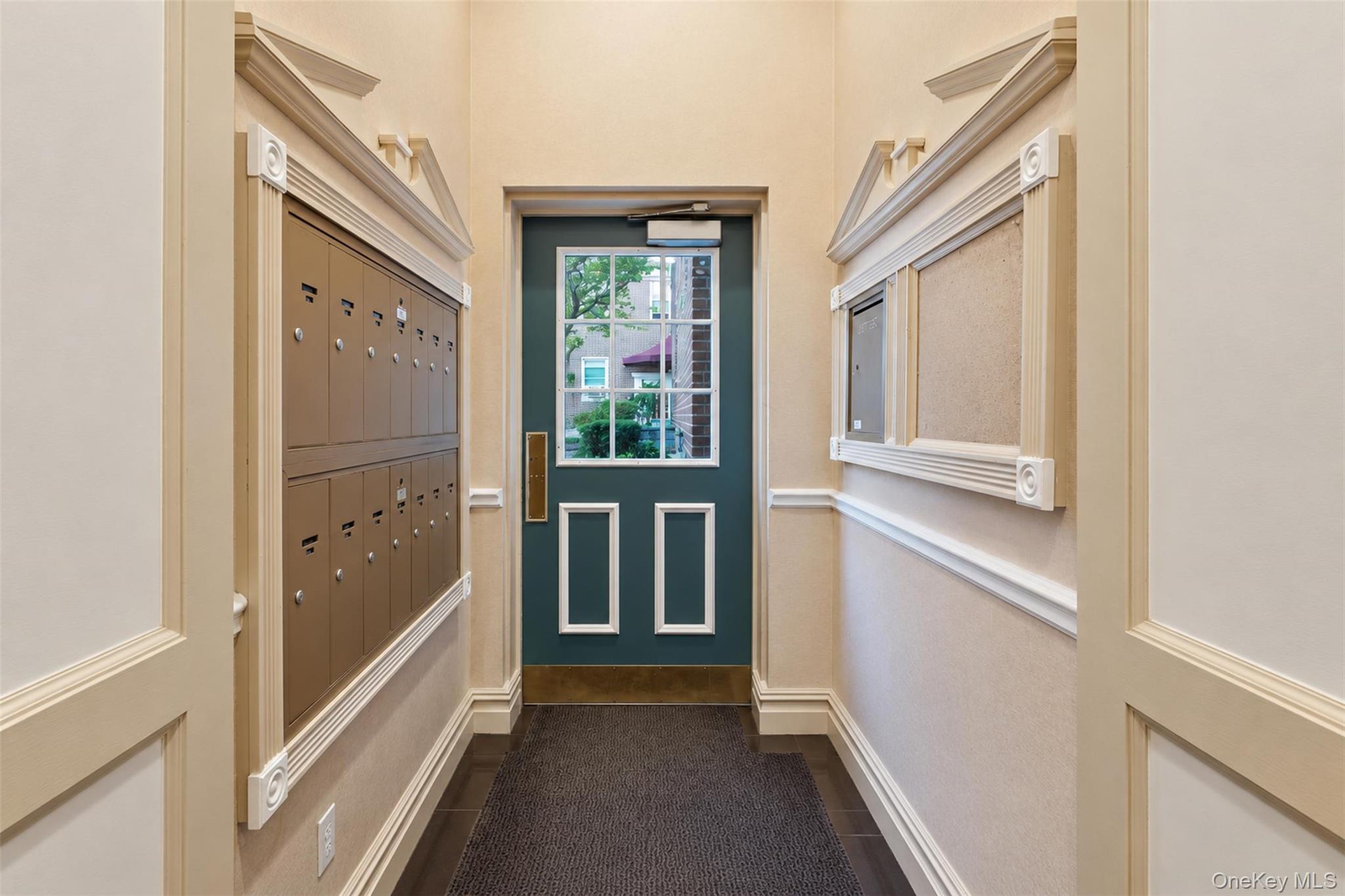 9 Bryant Crescent, Unit 2N photo 4