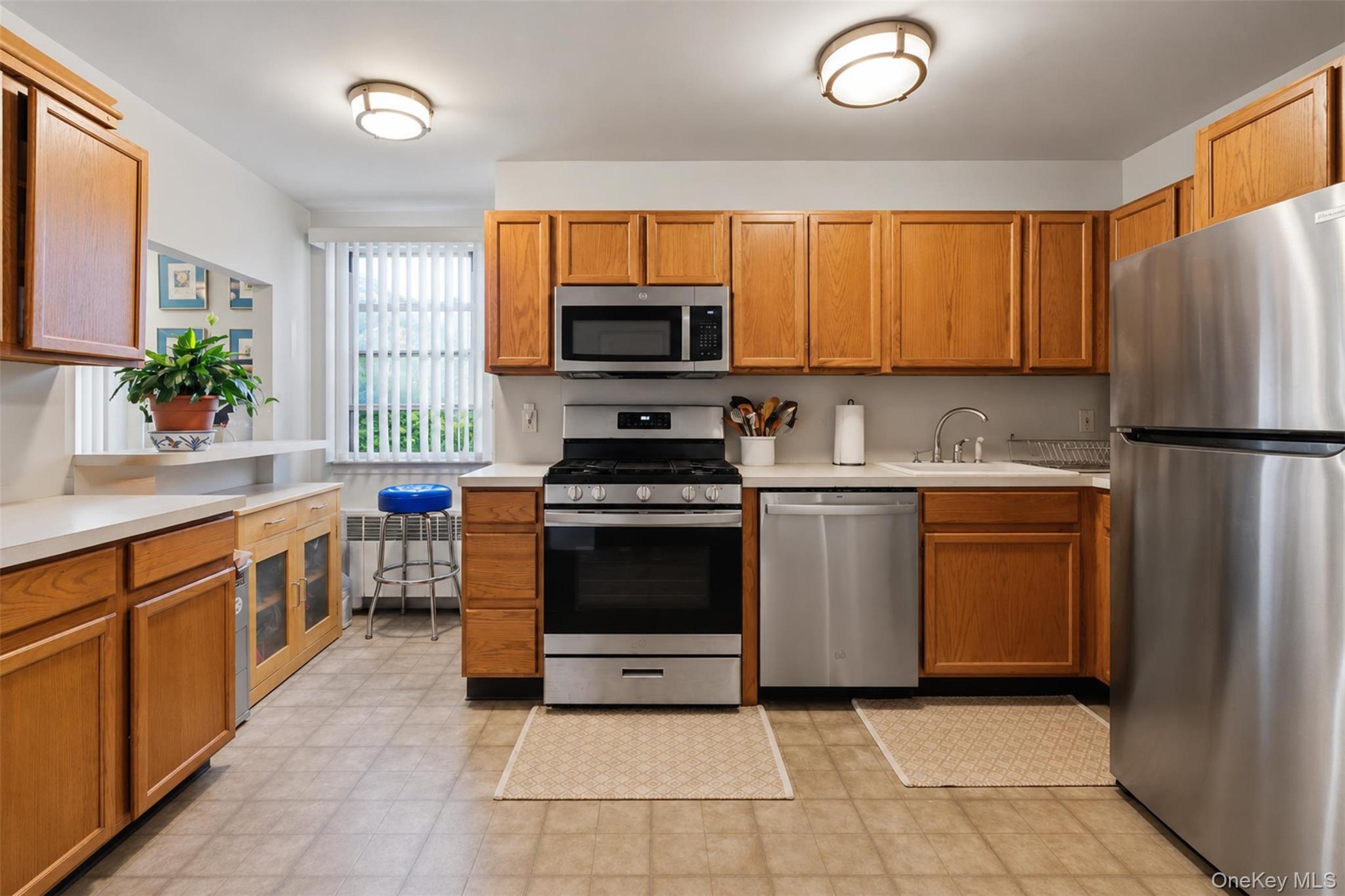 9 Bryant Crescent, Unit 2N photo 5