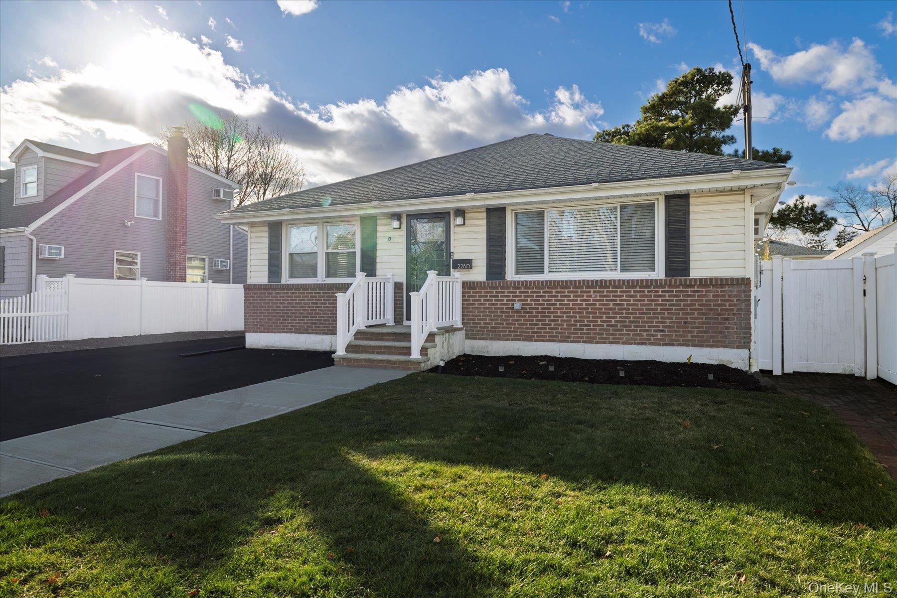 2280 Brookside Avenue – For Sale