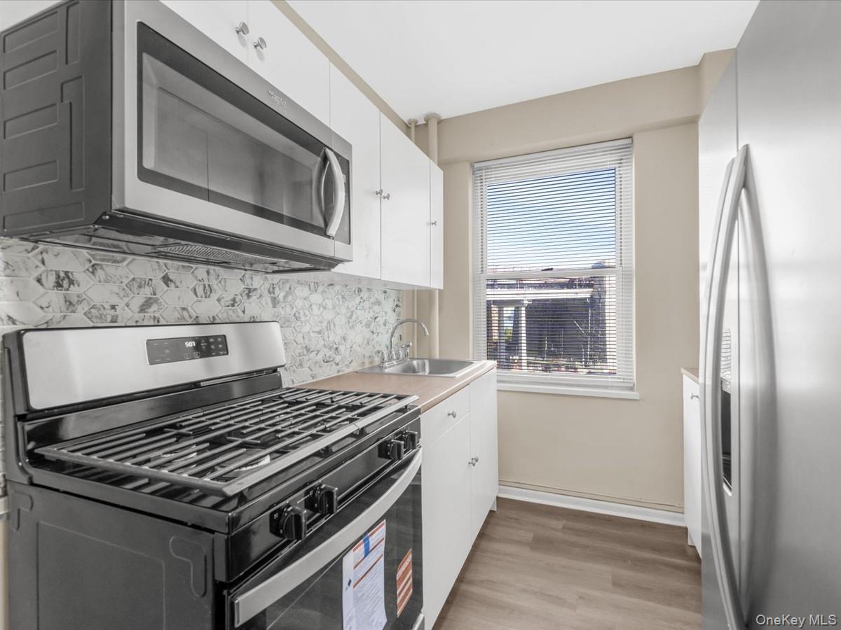 568 Grand Street, Unit J602 photo 5