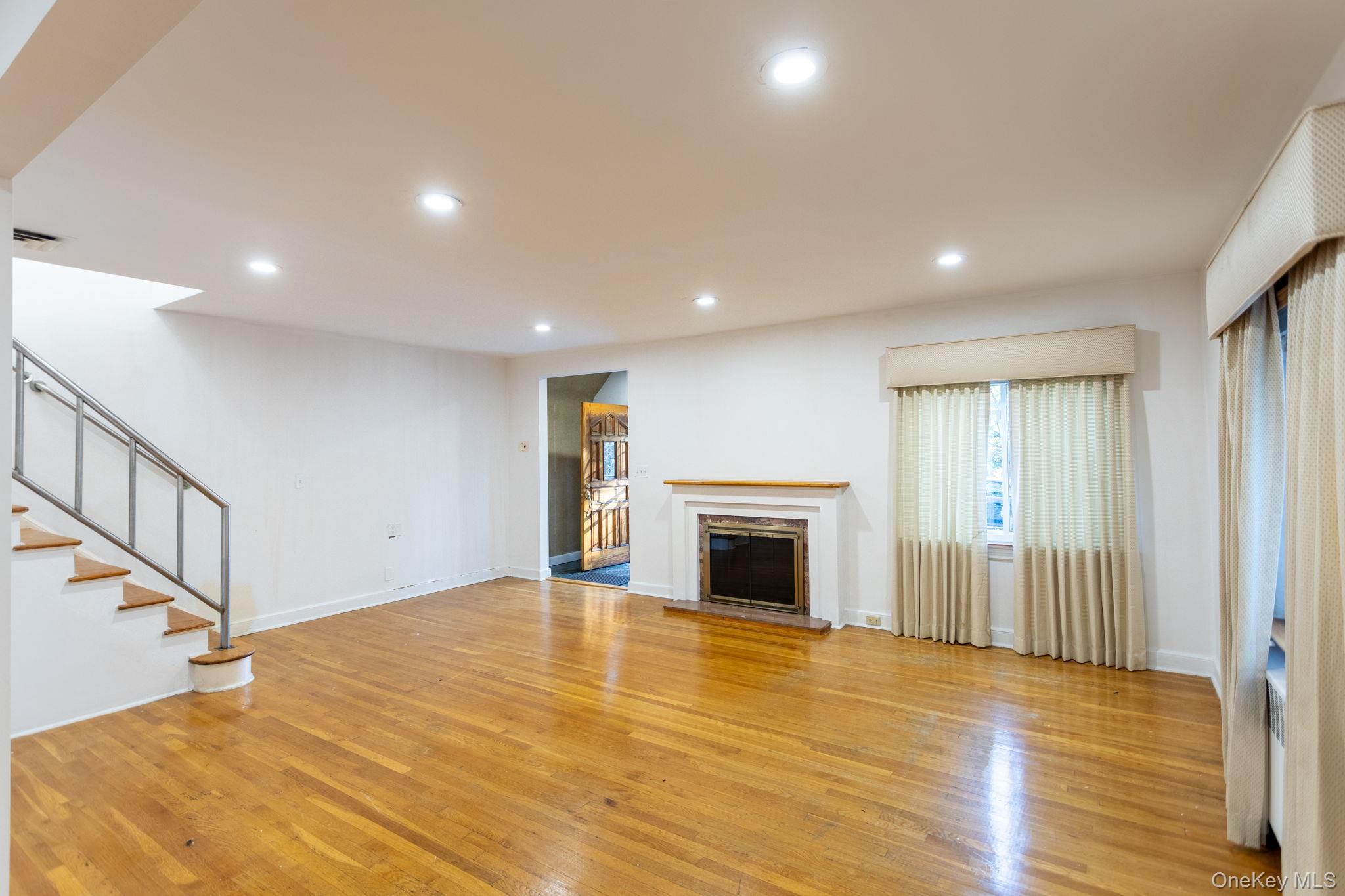 186-33 Henley Road – For Sale photo 3