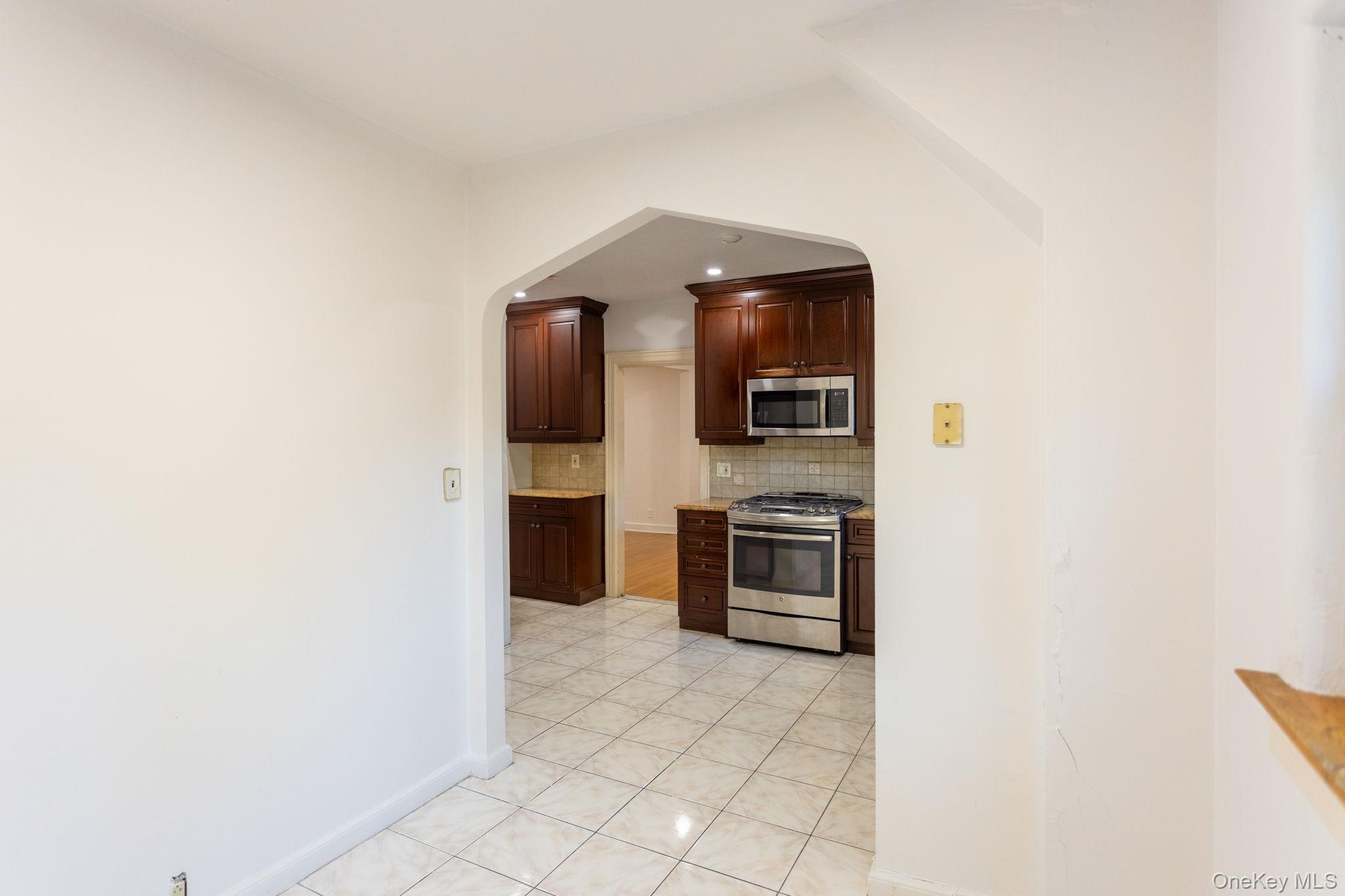 186-33 Henley Road – For Sale photo 7