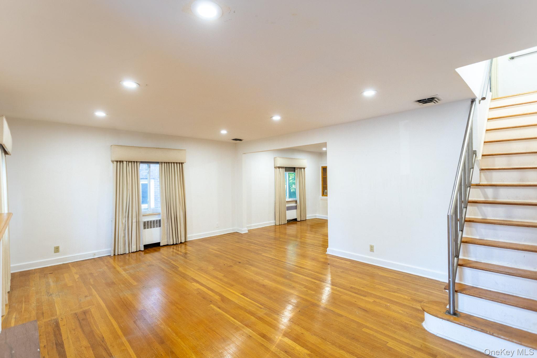 186-33 Henley Road – For Sale photo 4