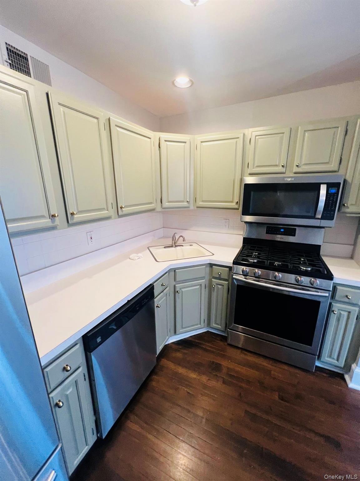 20-22 Broadlawn Drive – For Rent photo 3